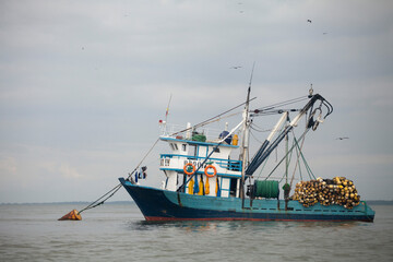 Old fisherman boat floating near the harbor, third world, ecuador - obrazy, fototapety, plakaty