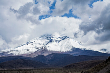 Fototapeta premium Landscape of El chimborazo, Ecuador, andes, andean mountains snow peak