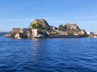Fototapeta na wymiar old Corfu town seen from boat