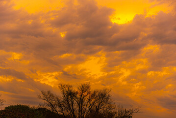 Obraz na płótnie Canvas Dramatic sky and clouds at dusk