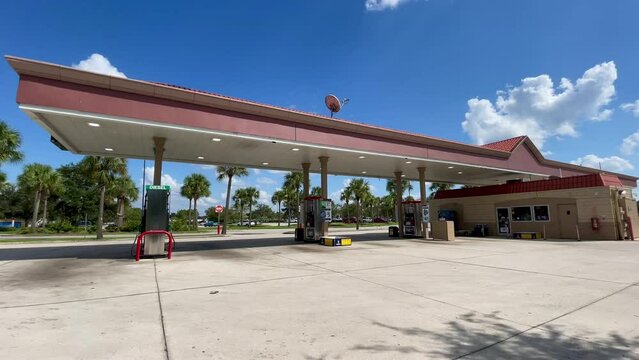 Tropical hurricane Ian Florida gas station supply gasoline shortages Sarasota Tampa bay basic necessities preparedness