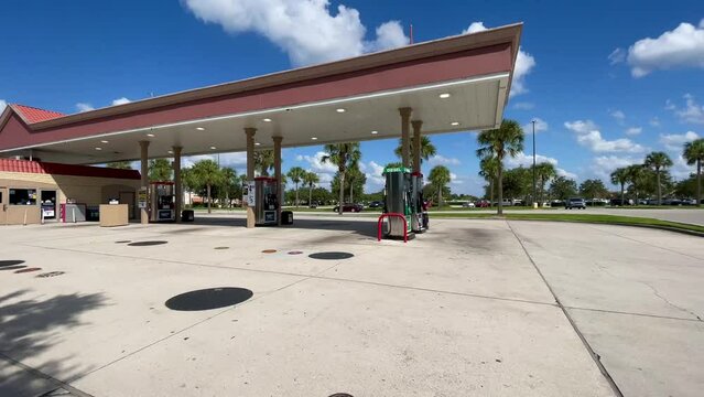 Tropical hurricane Ian Florida gas station supply shortages Sarasota Tampa bay area  basic necessities preparedness
