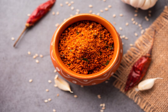 Sesame garlic chilli dry chutney powder,  Til Lahsun chutney, Indian side dish or relish