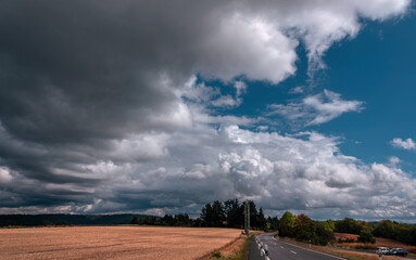 Fototapeta na wymiar Wolken über Marburg