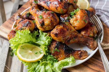 Heap with chicken drumsticks on a plate