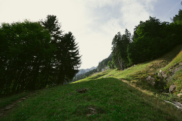 Mount Pilatus and the valley station in Alpnachstad lie in the heart of Switzerland and are very well connected. They are conveniently reached by car, train or boat trip.