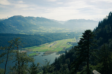 Mount Pilatus and the valley station in Alpnachstad lie in the heart of Switzerland and are very well connected. They are conveniently reached by car, train or boat trip.