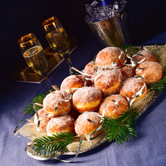 Lecker gefüllte Krapfen (Berliner Pfannkuchen)
