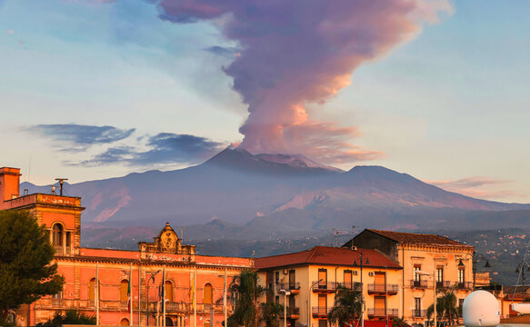 ETNA IN ERUZIONE DAL PORTO DI rIPOSTO 
