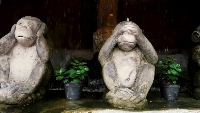3 wise monkeys in temple