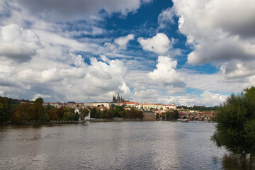 Obraz premium Vltava river , Charles bridge and Prague Castle in background in cloudy summer day. 