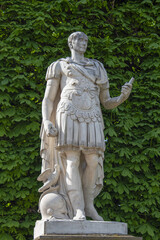 Obraz premium statue in the park