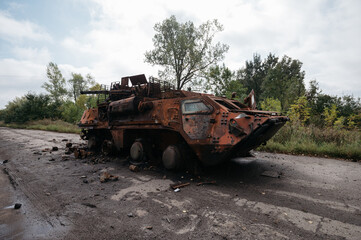 Obraz premium war in Ukraine, burnt Russian equipment near Kharkiv in Ukraine