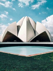 Naklejka premium Vertical shot of Lotus Temple in New Delhi, India