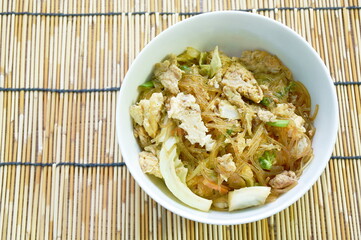 fried glass noodles slice pork and cabbage with egg on bowl