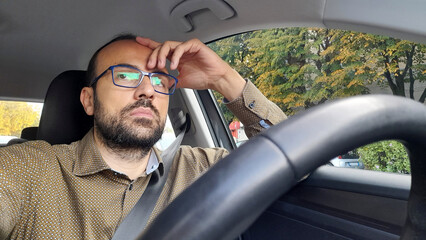Guidare con il mal di testa per il forte stress