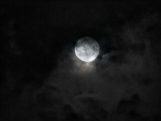 Naklejka na ściany i meble Full moon in partial cloud
