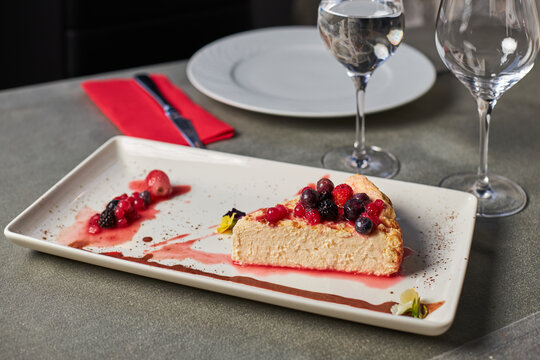 Plate with cheesecake in restaurant