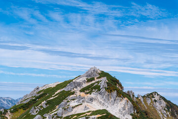 アルプスの女王と登山者に親しまれる美しき燕岳の姿