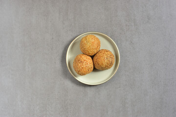 almonds in a bowl