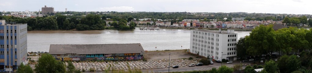 Vue panoramique sur le village de Trentemoult et la Loire du jardin extraordinaire à la carrière...