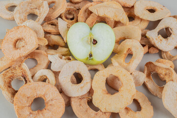 Naklejka premium Dried apple fruit with a slice of fresh apple