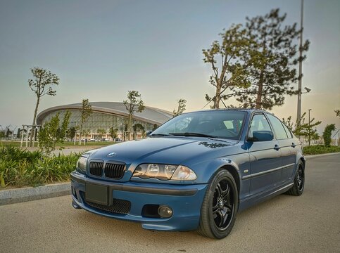 2001 BMW E46 in Topaz Blau Metallic Color