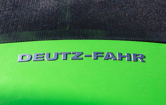 Logo of agricultural wheeled tractor Deutz-Fahr