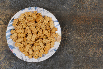 Set of salty crackers on colorful plate