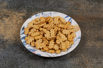Set of salty crackers on colorful plate