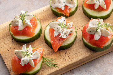 Cucumber bites with smoked salmon and cream cheese