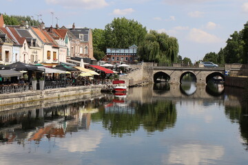 Obraz premium Les rives de la rivière Somme, ville de Amiens, département de la Somme, Franc