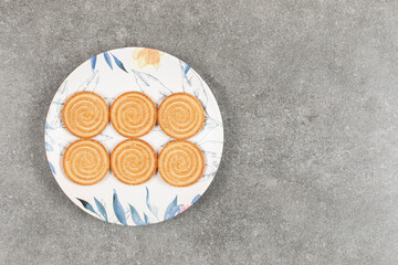 Crunchy delicious biscuits on colorful plate