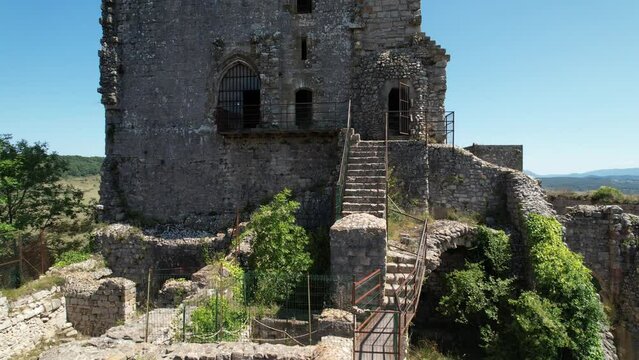 Drone Ch&acirc;teau de Puivert, 11230 Puivert France, ch&acirc;teau cathare, dans l'Aude aux marches de l'Ari&egrave;ge