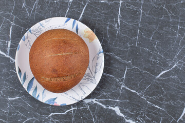 Bread loaf on the plate , on the marble background