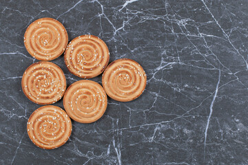 Six roll cookie arranged , on the marble background