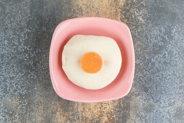 Cake with delicious marmalade in pink bowl