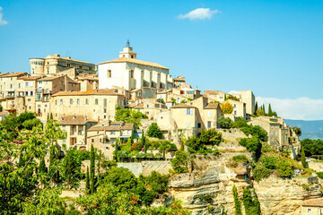 Fototapeta na wymiar Blick auf die Altstadt von Gordes, Provence, Südfrankreich 