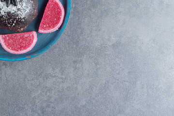 Chocolate muffin with fruit jelly candies