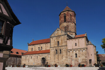 Fototapeta na wymiar Rosheim, Église Saints-Pierre-et-Paul, Pfarrkirche St. Peter und Paul, Gesamtansicht
