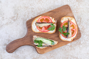 Smoked small fish on bread slices