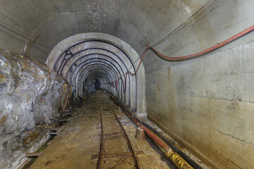 Obraz premium Tunnel of closed coal mine with railway track.