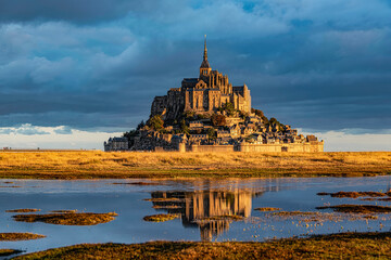 Breathtaking sunrise at the famous Le Mont Saint-Michel tidal island , Normandy, France - obrazy, fototapety, plakaty