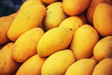 Fototapeta na wymiar Mango on the market