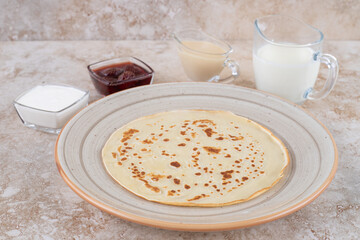 Roll pancakes with cottage cheese and strawberry jam