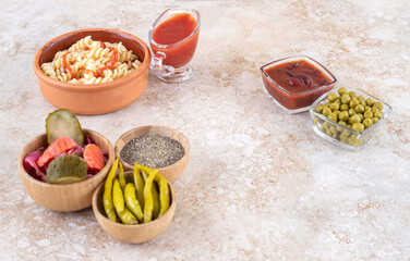 A clay bowl of delicious pasta with various vegetables