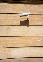 Überwachungskamera an einer Hauswand, Potsdam