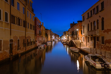 Fototapeta na wymiar Quartier du fondamenta Cannaregio à Venise de nuit.