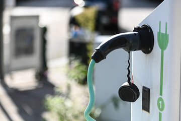 auto voiture electrique borne charge recharge rechargement batterie prise station