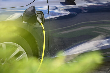 auto voiture electrique borne charge recharge rechargement batterie prise station